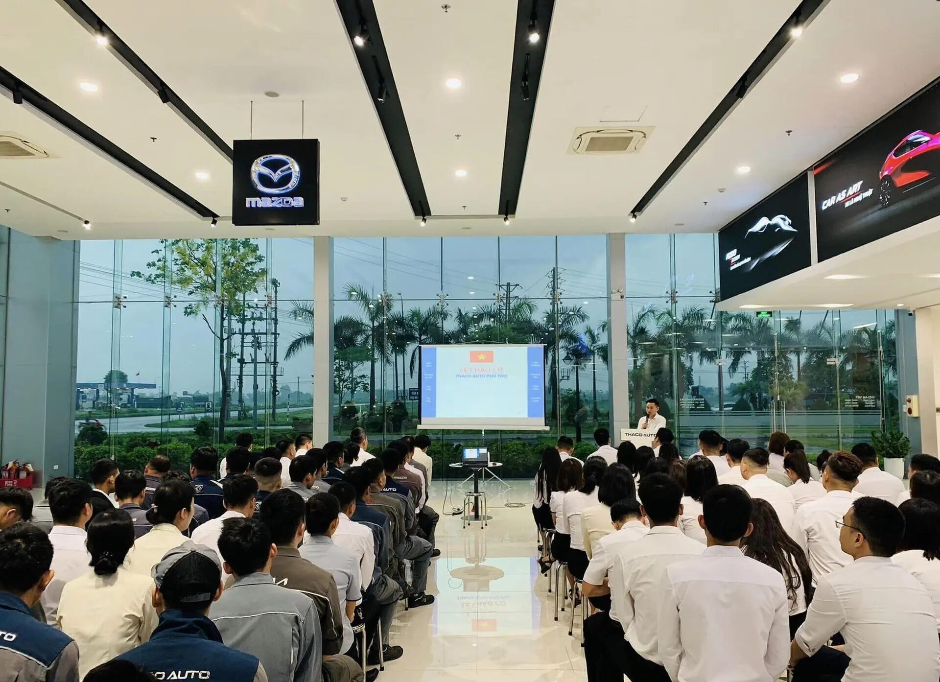 THACO AUTO PHÚ THỌ TỔ CHỨC LỄ CHÀO CỜ - TÂM THẾ SẴN SÀNG CHO THÁNG LÀM VIỆC MỚI